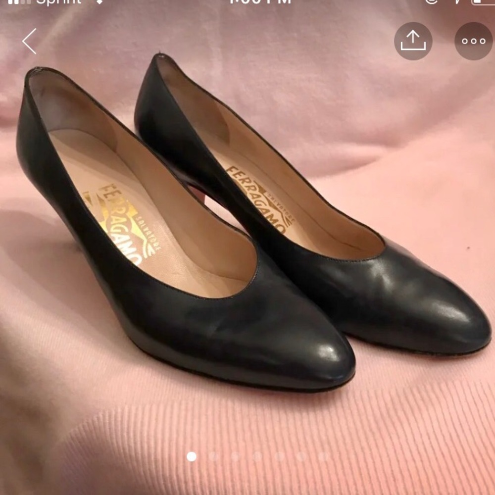 Salvatore Farragamo Leather Navy Pumps Sz 9AA